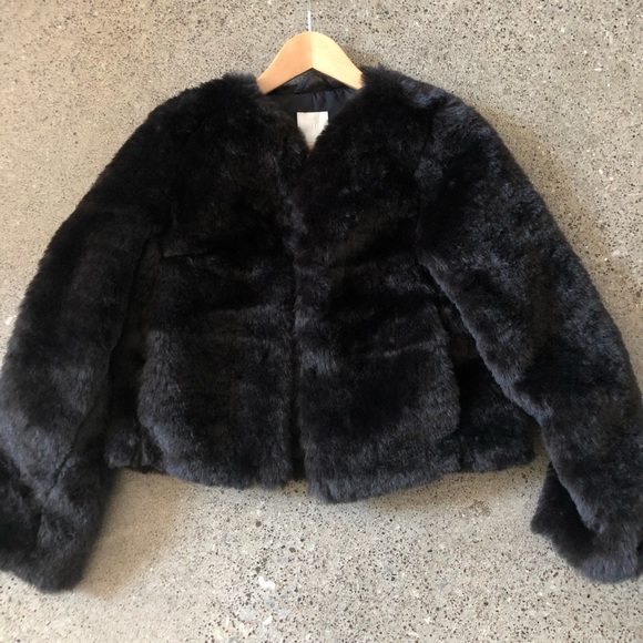 ❌SOLD❌ Cropped Faux Fur Jacket - Picture 1 of 5